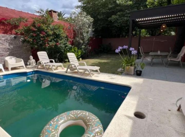 Casa · 200m² · 4 Ambientes · 2 Cocheras