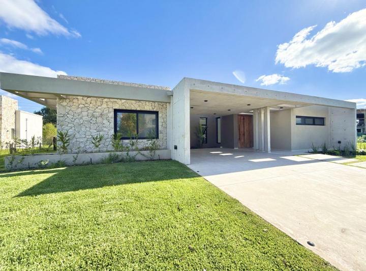 Casa · 289m² · 5 Ambientes · 4 Cocheras