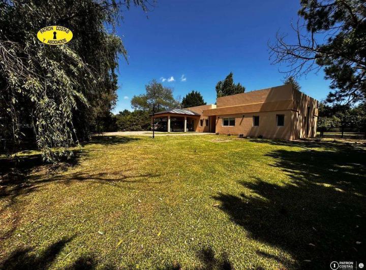 Casa · 253m² · 5 Ambientes · 2 Cocheras