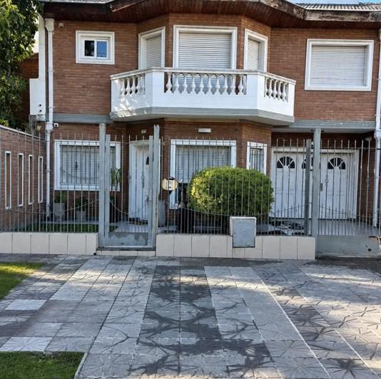 Casa · 1m² · 7 Ambientes