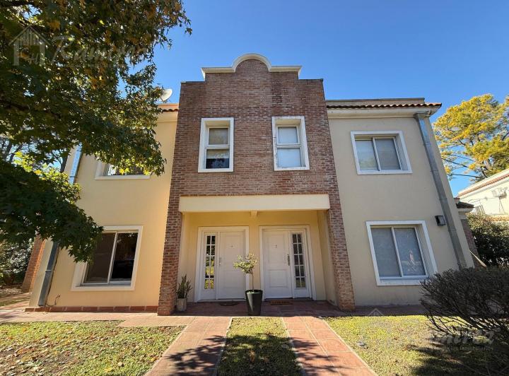 Casa · 100m² · 3 Ambientes · 1 Cochera