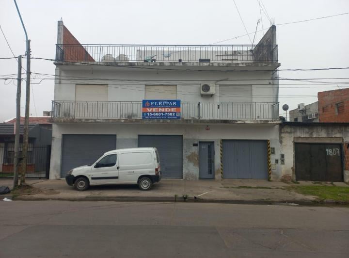 Casa · 500m² · 4 Ambientes · 2 Cocheras