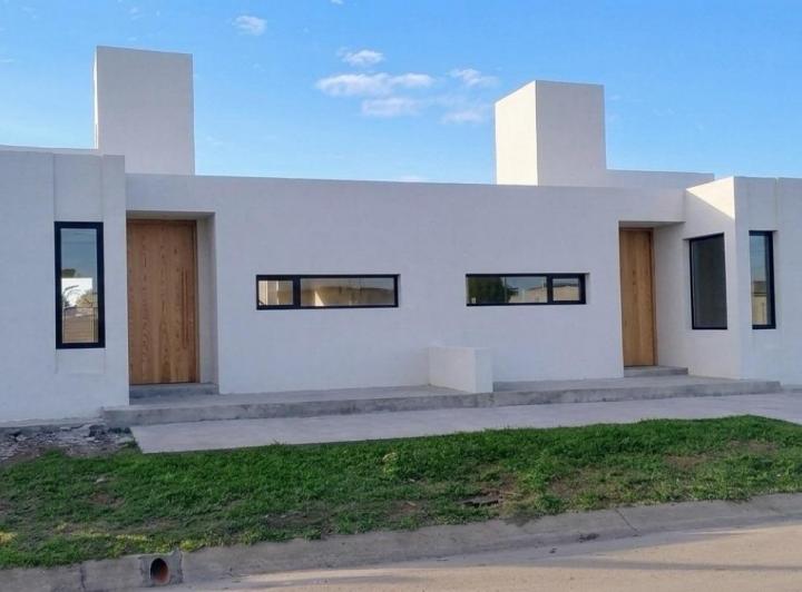 Casa · 96m² · 3 Ambientes · 2 Cocheras
