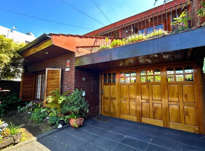 Casa · 160m² · 4 Ambientes · 1 Cochera