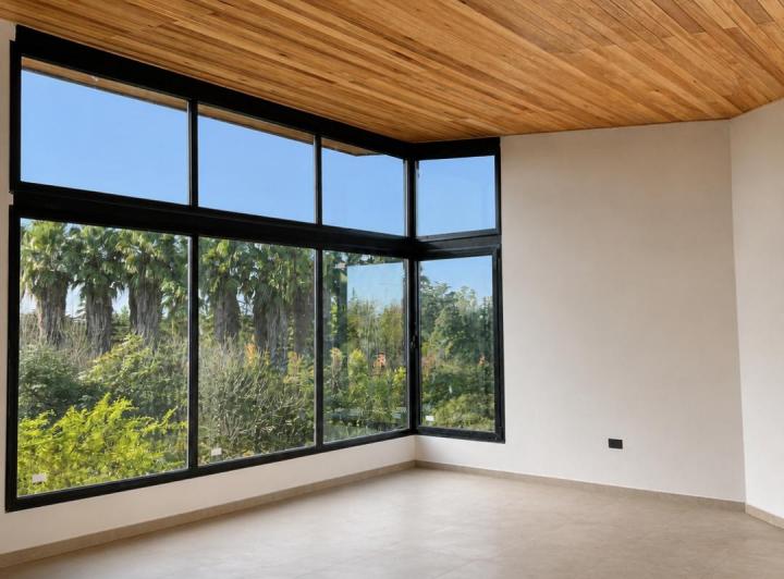 Casa · 340m² · 6 Ambientes · 2 Cocheras
