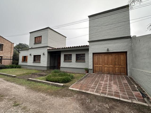 Casa · 269m² · 8 Ambientes · 2 Cocheras
