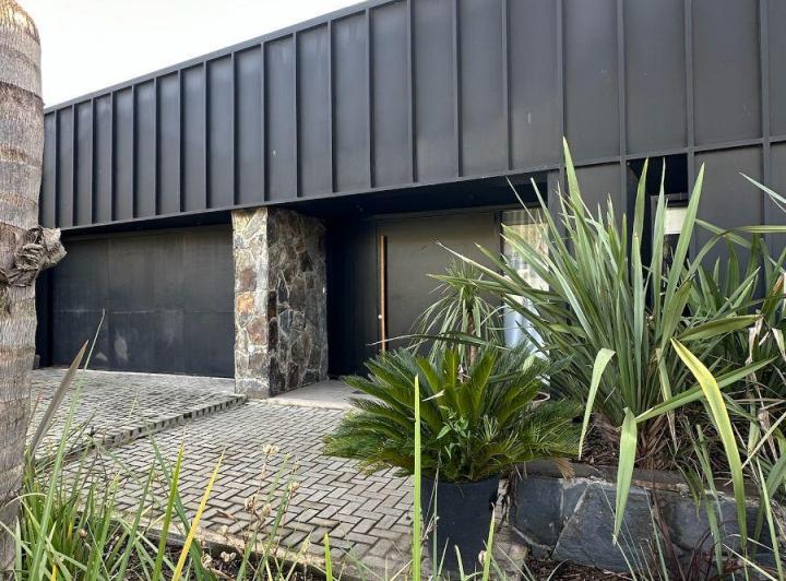Casa · 33676m² · 5 Ambientes · 1 Cochera