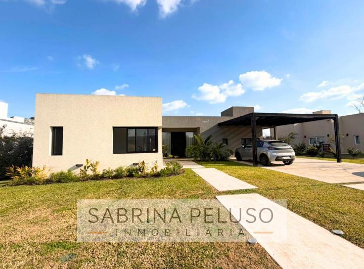 Casa · 190m² · 4 Ambientes · 4 Cocheras
