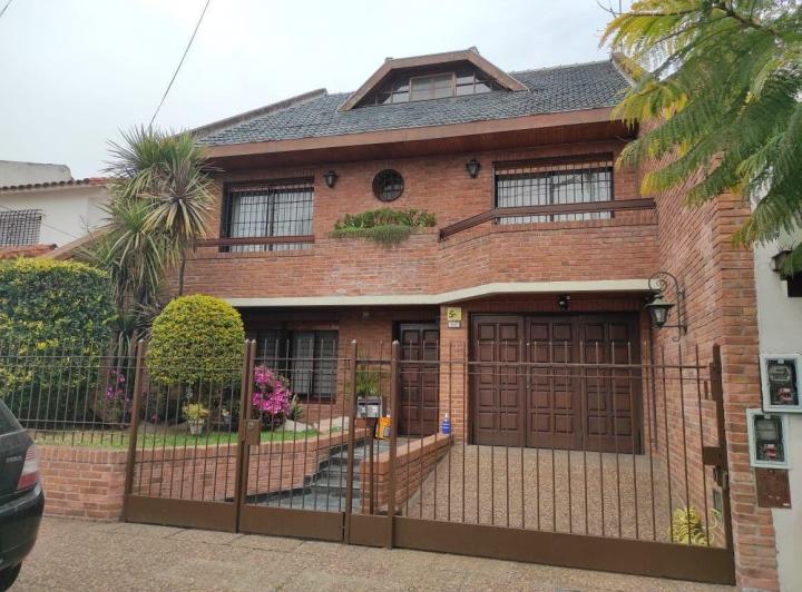 Casa · 257m² · 6 Ambientes · 2 Cocheras