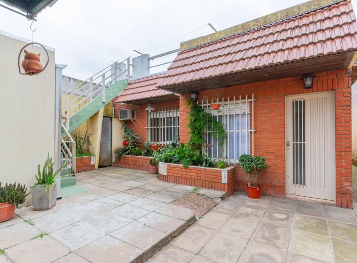 Casa · 250m² · 4 Ambientes · 3 Cocheras