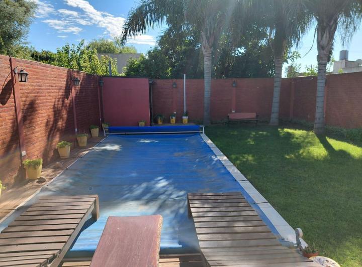 Casa · 160m² · 4 Ambientes · 3 Cocheras