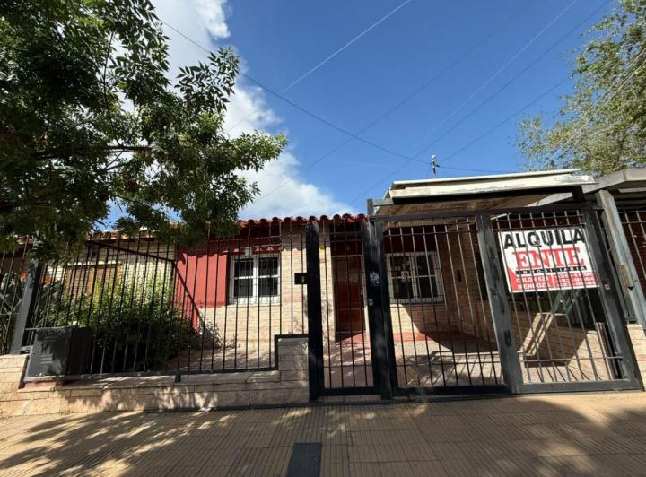 Casa · 180m² · 3 Ambientes · 1 Cochera