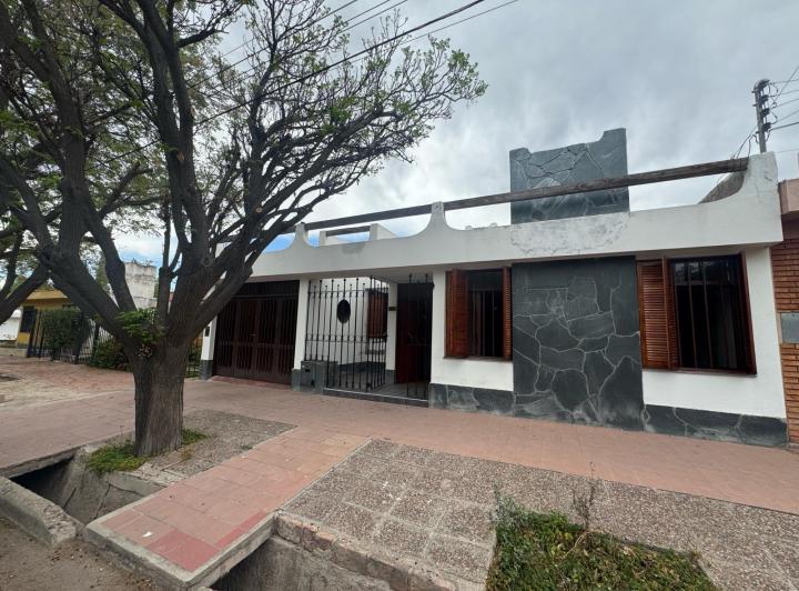 Casa · 157m² · 4 Ambientes · 2 Cocheras