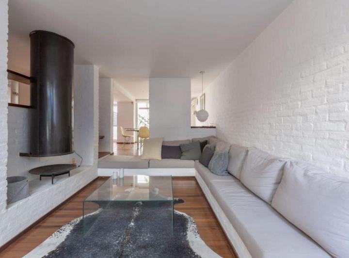 Casa · 300m² · 20 Ambientes · 2 Cocheras