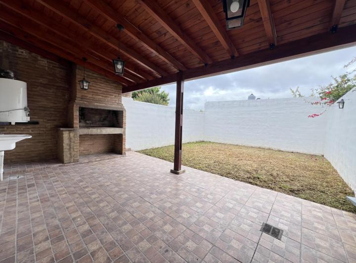 Casa · 120m² · 4 Ambientes · 2 Cocheras