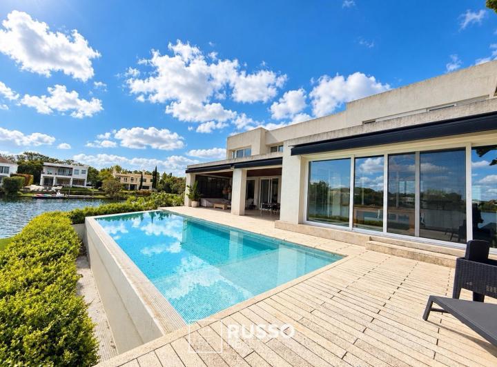 Casa · 444m² · 7 Ambientes · 2 Cocheras