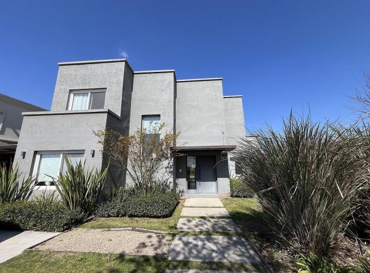Casa · 176m² · 5 Ambientes · 1 Cochera