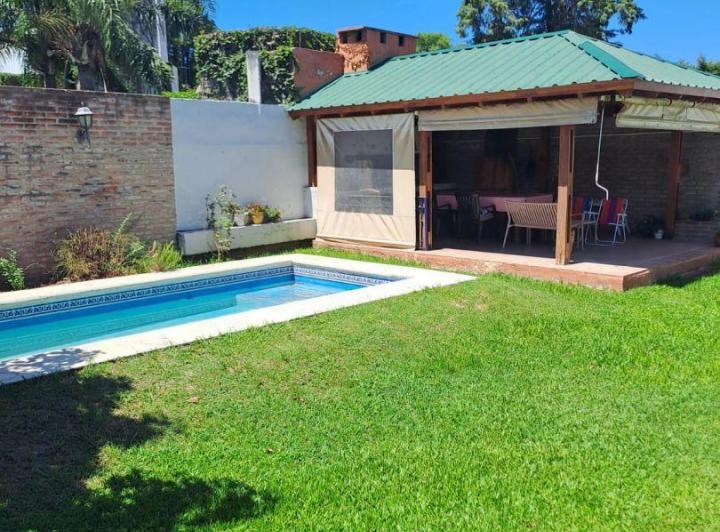 Casa · 231m² · 4 Ambientes · 2 Cocheras