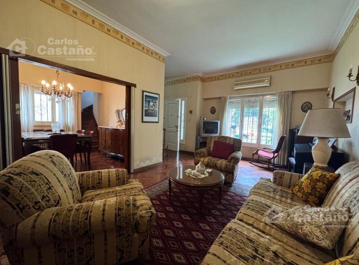 Casa · 180m² · 4 Ambientes · 1 Cochera