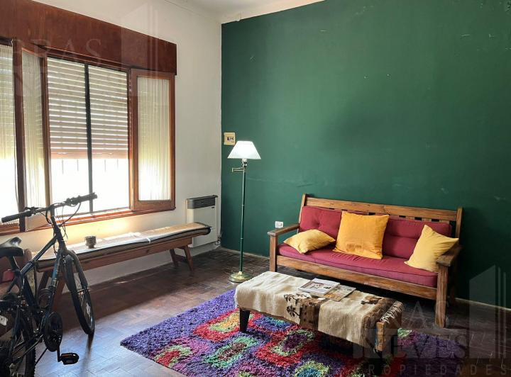 Casa · 220m² · 4 Ambientes · 3 Cocheras
