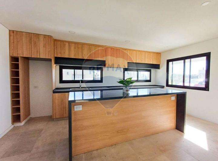 Casa · 207m² · 5 Ambientes · 2 Cocheras