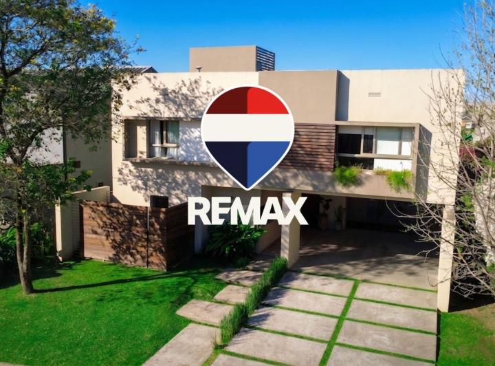 Casa · 221m² · 7 Ambientes · 2 Cocheras