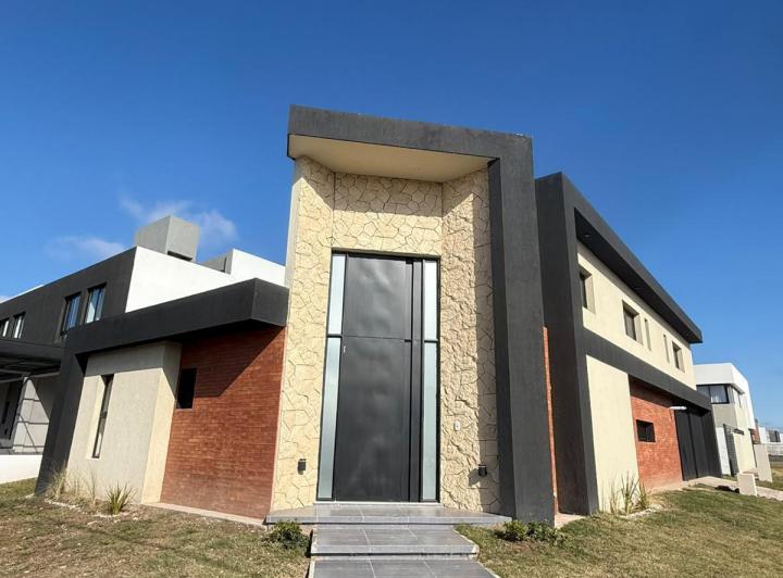 Casa · 250m² · 3 Ambientes