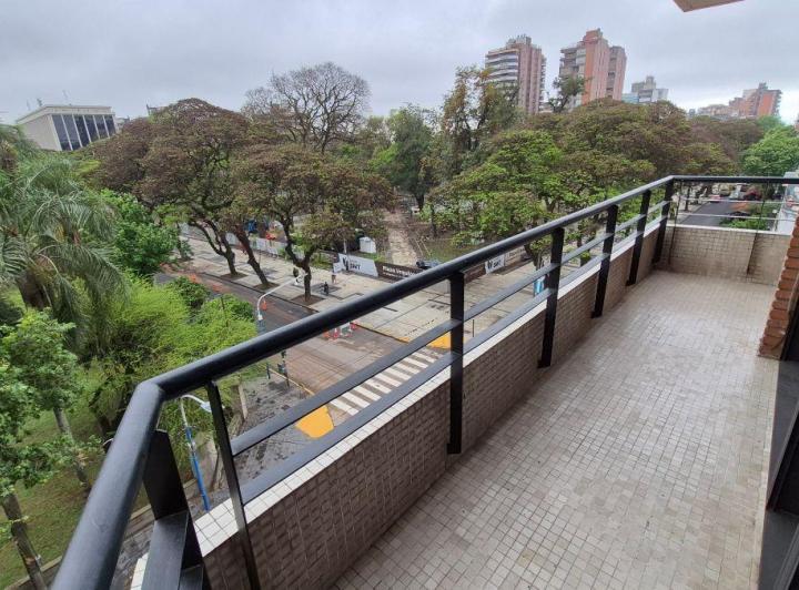 Departamento · 204m² · 8 Ambientes · 1 Cochera