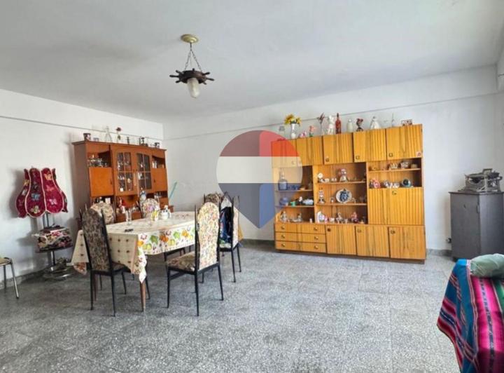 Casa · 150m² · 8 Ambientes · 1 Cochera