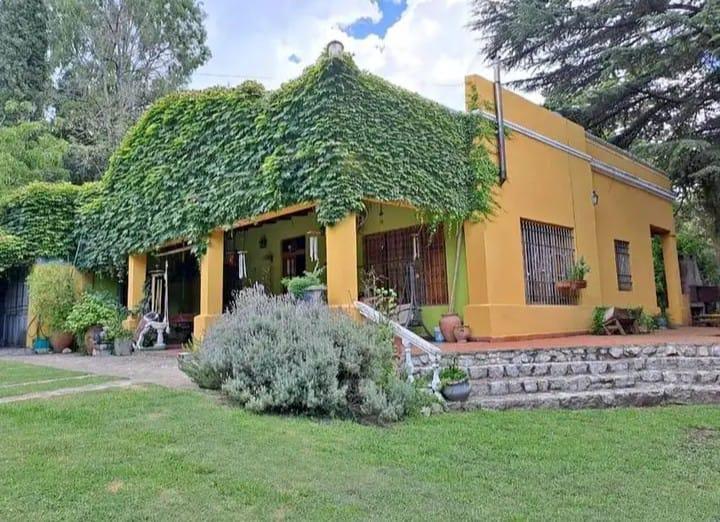 Casa · 273m² · 4 Ambientes · 2 Cocheras