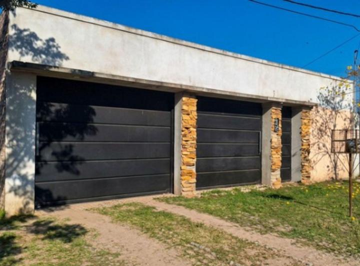 Casa · 93m² · 3 Ambientes · 1 Cochera