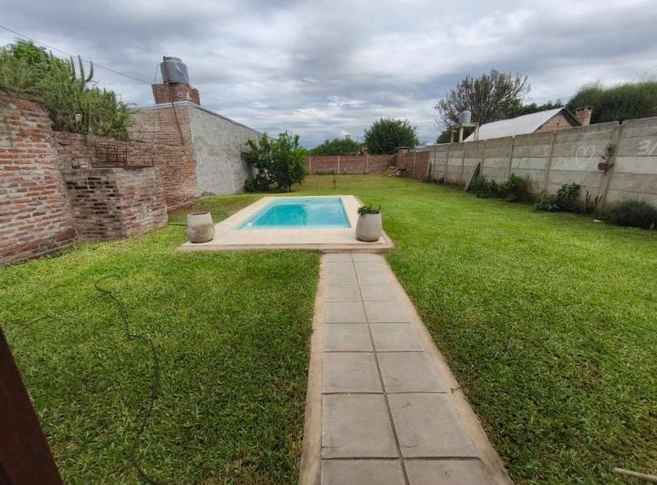Casa · 46m² · 2 Ambientes · 2 Cocheras