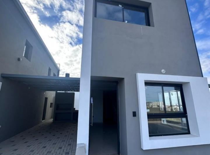 Casa · 110m² · 3 Ambientes · 1 Cochera