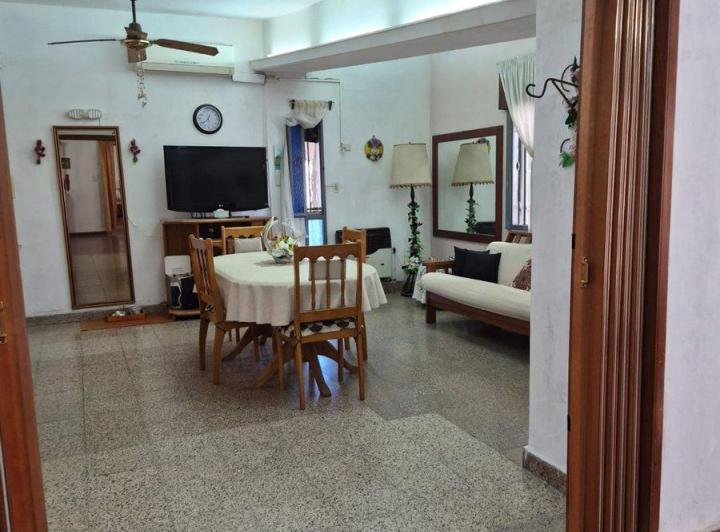 Casa · 166m² · 8 Ambientes · 2 Cocheras