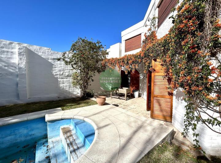 Casa · 224m² · 7 Ambientes · 3 Cocheras