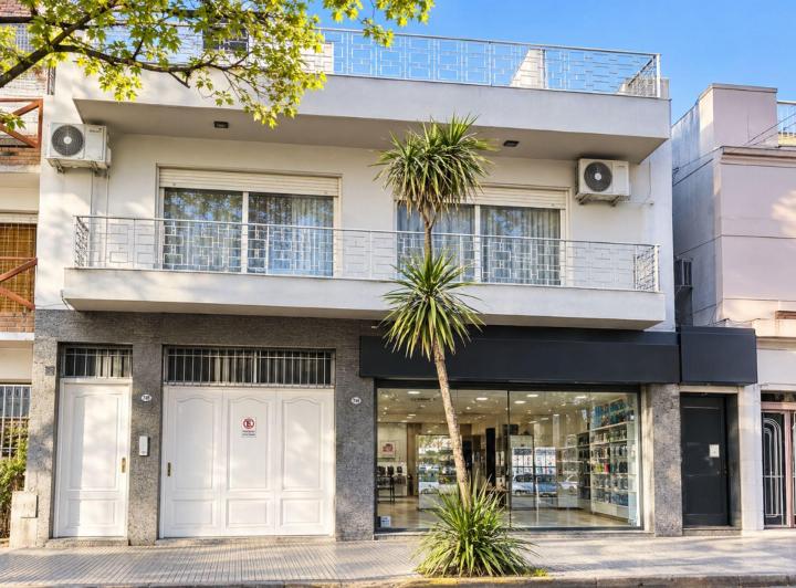 PH · 221m² · 6 Ambientes · 1 Cochera