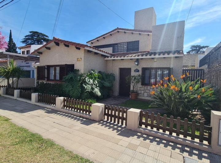 Casa · 245m² · 4 Dormitorios