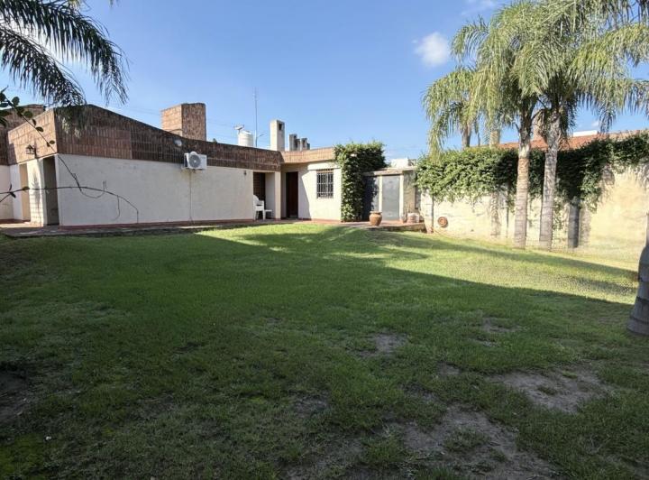 Casa · 230m² · 3 Ambientes · 1 Cochera