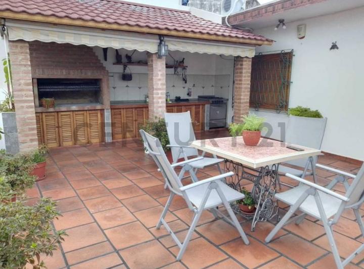 Casa · 150m² · 4 Ambientes · 1 Cochera