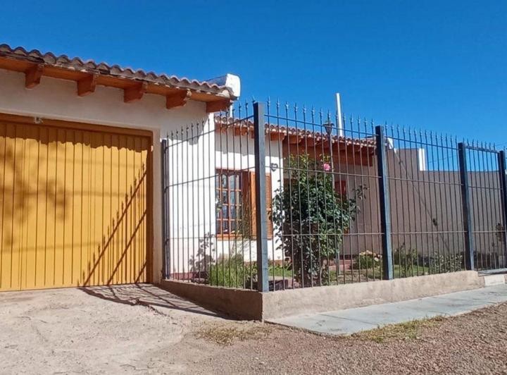 Casa · 250m² · 3 Ambientes · 1 Cochera