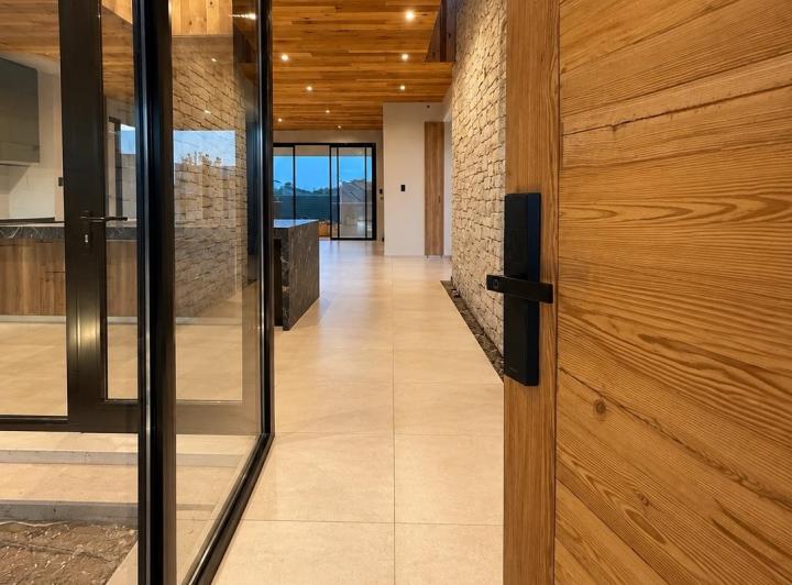 Casa · 222m² · 5 Ambientes · 2 Cocheras