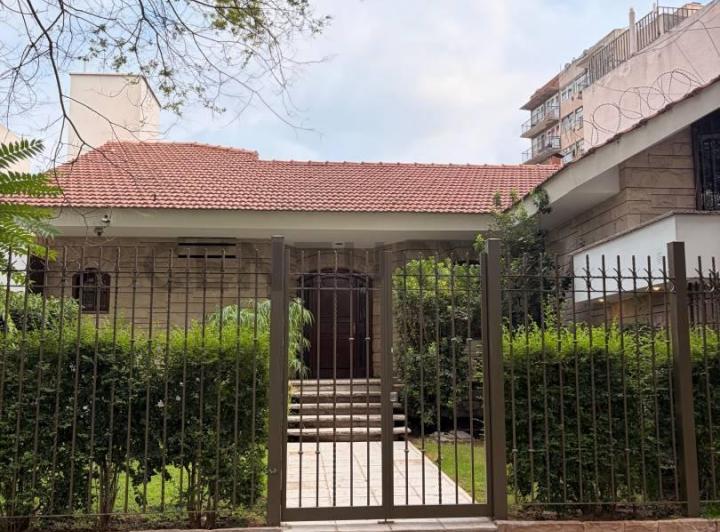 Casa · 400m² · 4 Dormitorios · 2 Cocheras