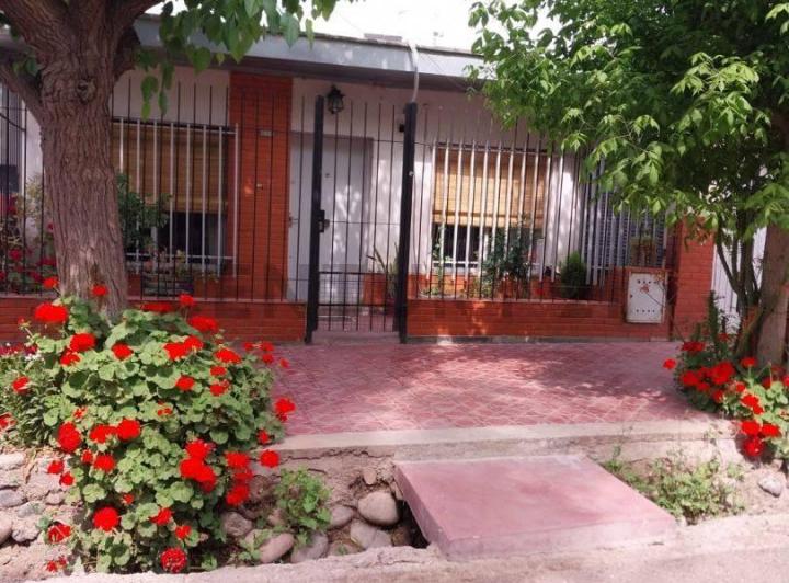 Casa · 160m² · 8 Ambientes · 1 Cochera