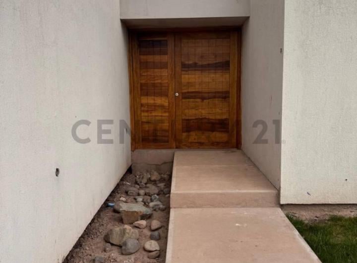 Casa · 200m² · 4 Ambientes · 2 Cocheras