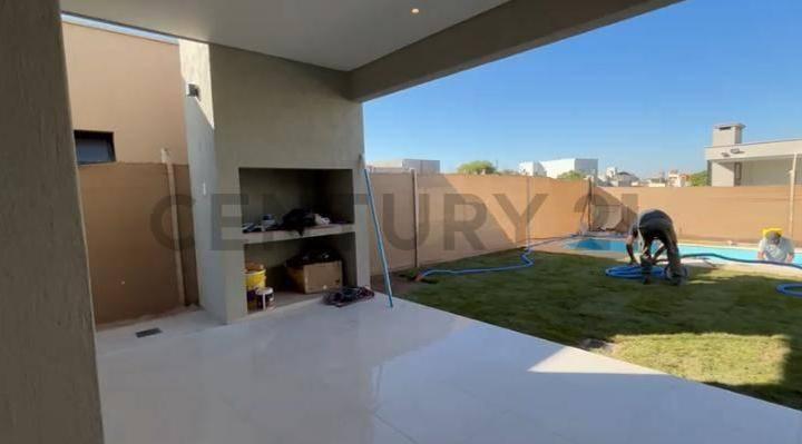 Casa · 139m² · 5 Ambientes · 2 Cocheras