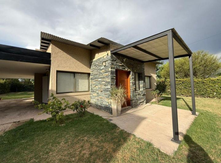 Casa · 212m² · 5 Ambientes · 1 Cochera