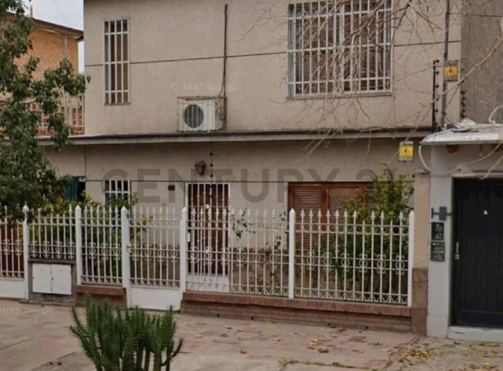 Casa · 130m² · 6 Ambientes · 1 Cochera