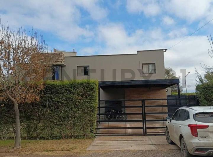 Casa · 200m² · 7 Ambientes · 2 Cocheras