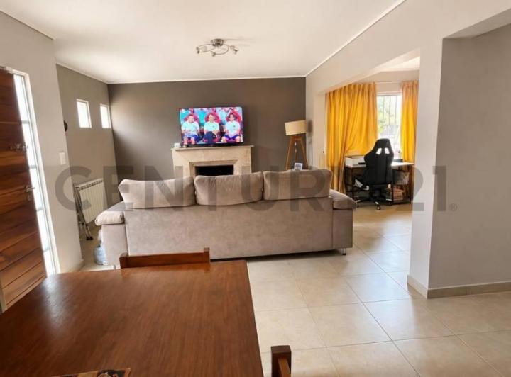 Casa · 200m² · 6 Ambientes · 2 Cocheras