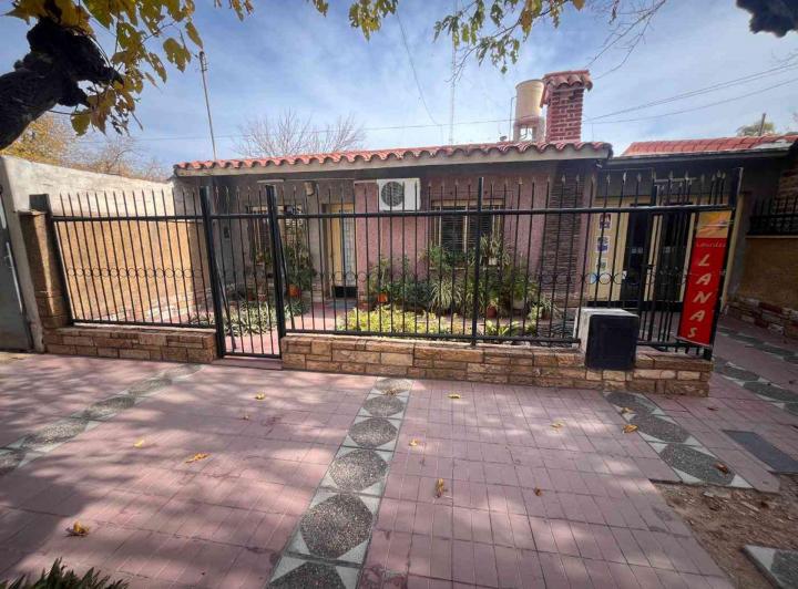 Casa · 146m² · 4 Ambientes · 2 Cocheras